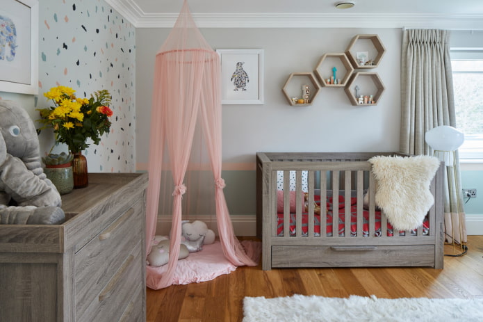 rechthoekig babybedje in het interieur