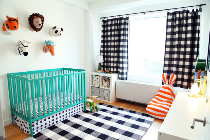 turkooizen wieg voor een baby in het interieur
