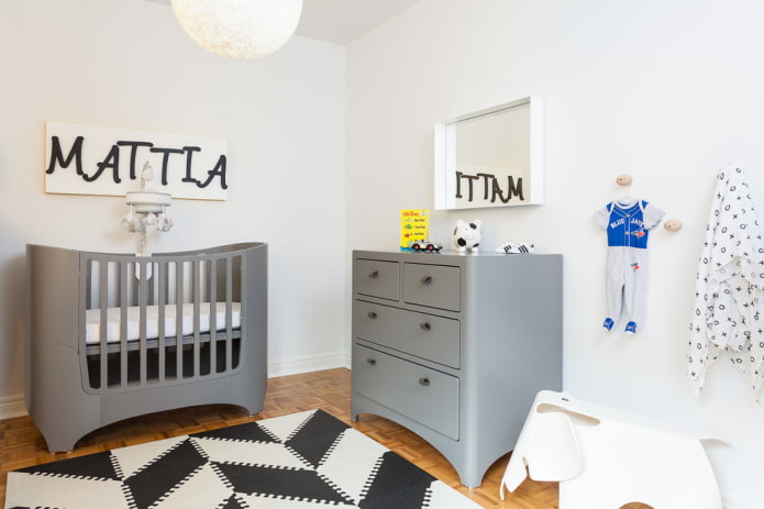 model voor een pasgeboren jongen in het interieur