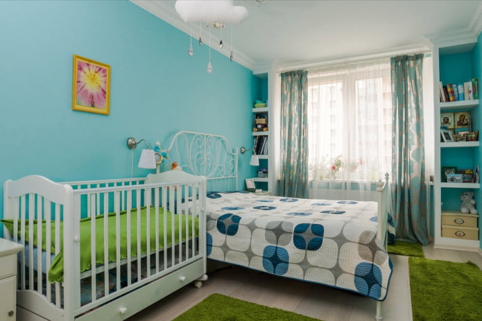 babybedje in het interieur van de slaapkamer