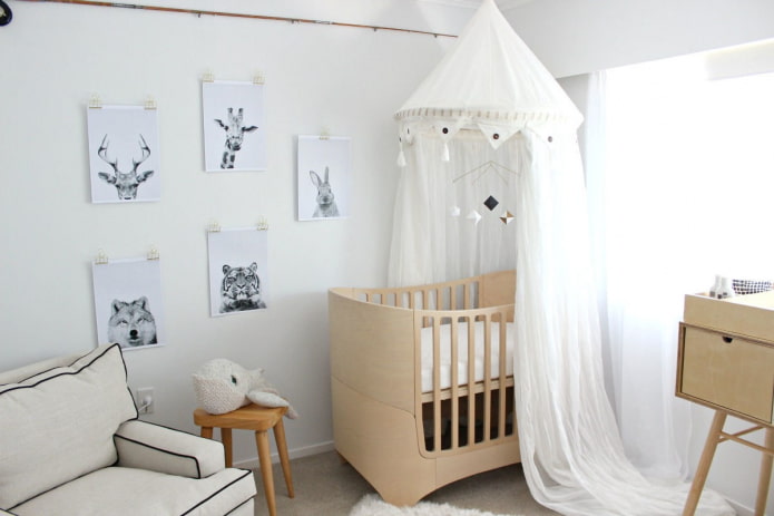 babybedje in het interieur van de kinderkamer