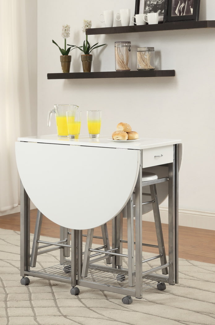 ronde opklapbare tafel in de keuken