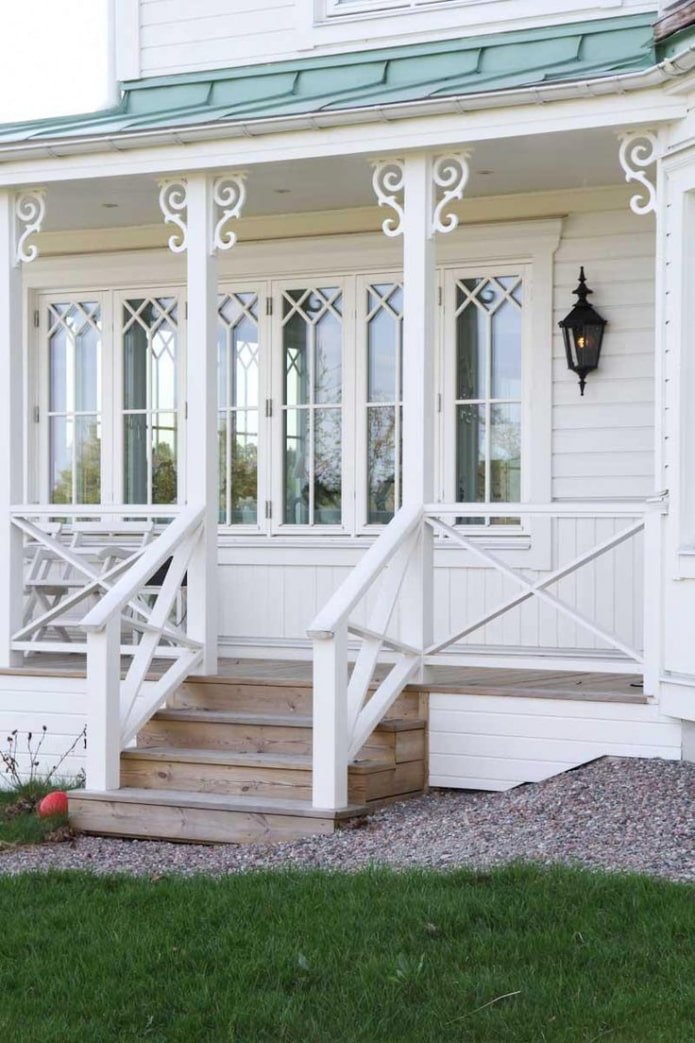 ontwerp van een veranda-uitbouw voor een huis