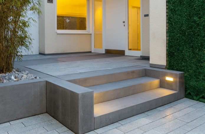 huis met een betonnen veranda