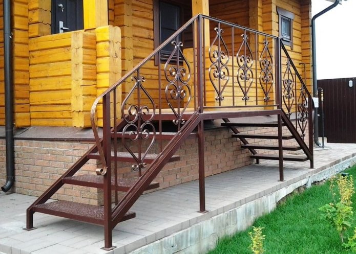 huis met een metalen veranda