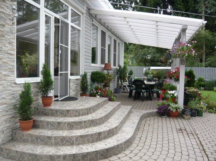 huis met een halfronde veranda