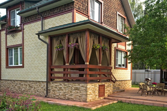 ontwerp van een veranda-uitbouw voor een huis