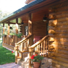 Veranda van een houten huis-0