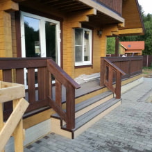 Veranda bij een houten huis-2