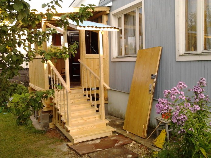 kleine houten veranda