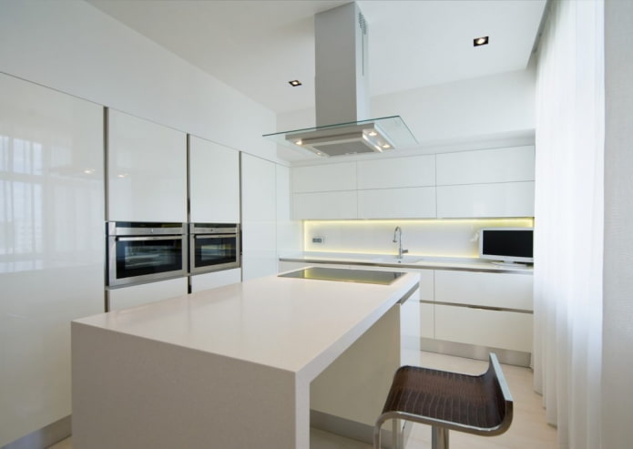 Witte keuken met beige details