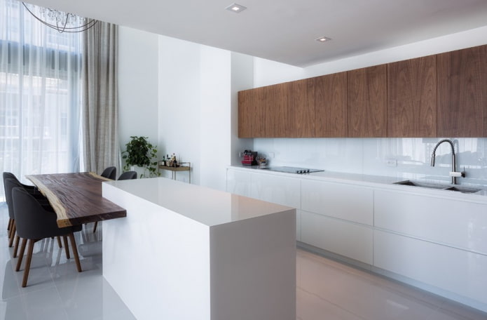 Keuken met houten fronten