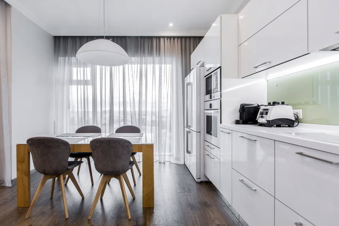 Ontwerp van panoramische ramen in de keuken