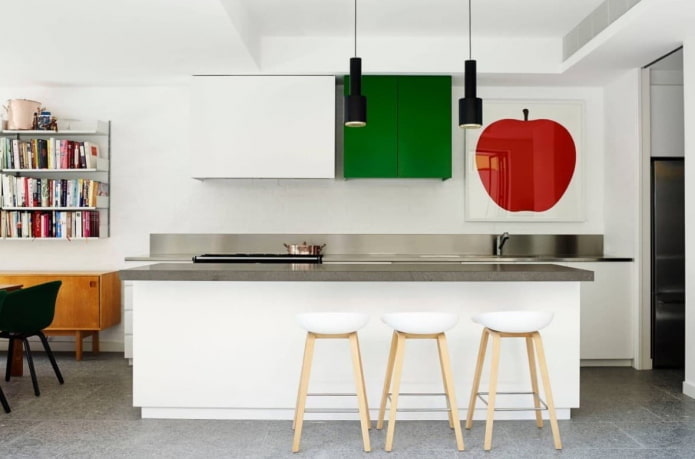 Keuken met kleurrijk decor