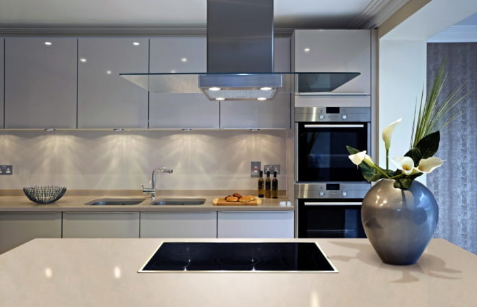 huishoudelijke apparaten in het interieur van de keuken in de moderne stijl