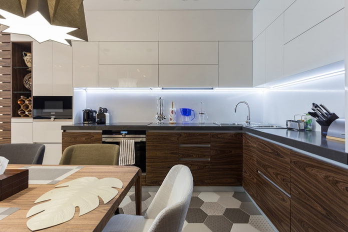 verlichting in het interieur van de keuken in Art Nouveau-stijl