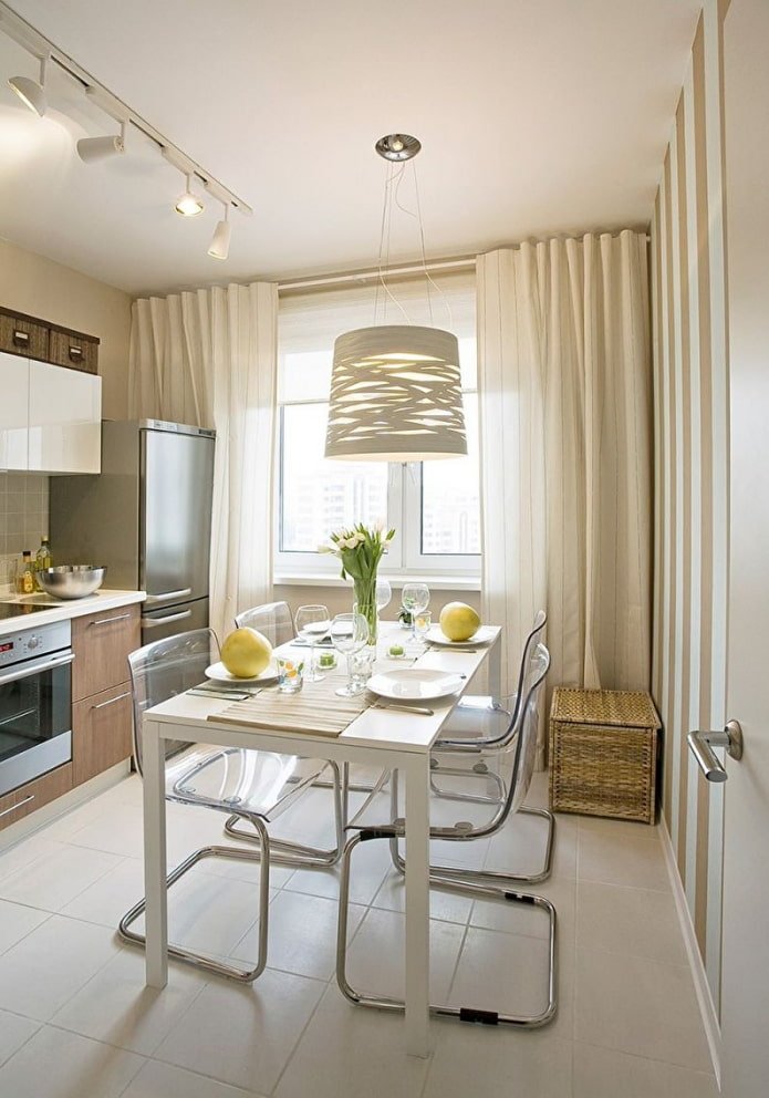 lamp boven de eettafel