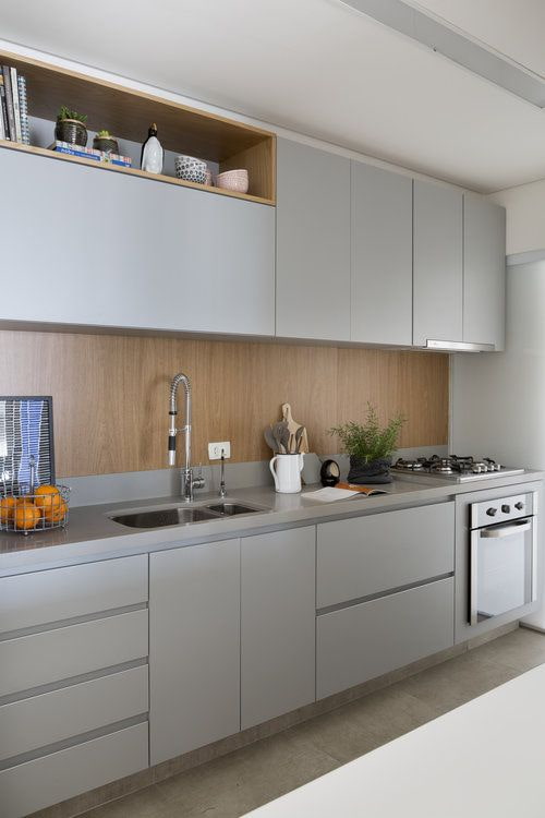 grijze keuken met matte gevels