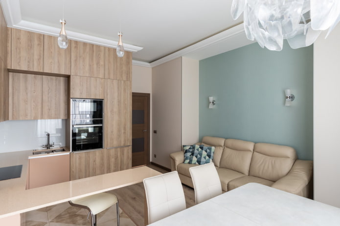 plaatsing van de bank in het interieur van de woonkeuken