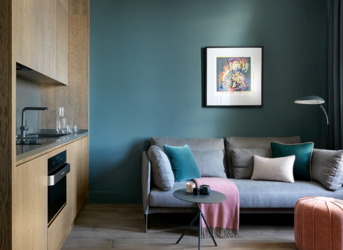 plaatsing van de bank in het interieur van de woonkeuken