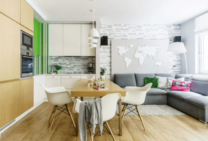 bank in het interieur van de keuken-woonkamer van 16 vierkante meter