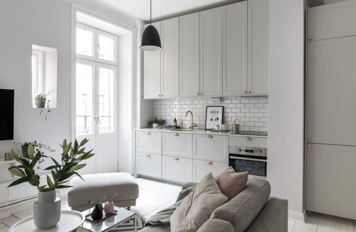 Hoge kasten in de keuken