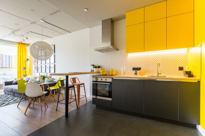 vloerafwerking in het interieur van de woonkeuken