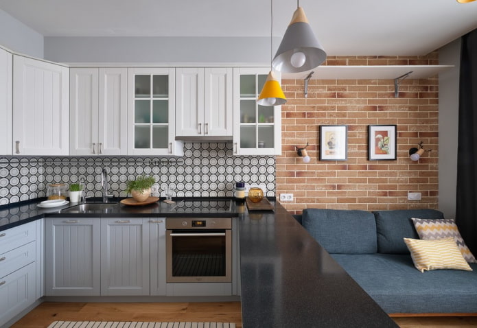 muurdecoratie in het interieur van de keuken-woonkamer