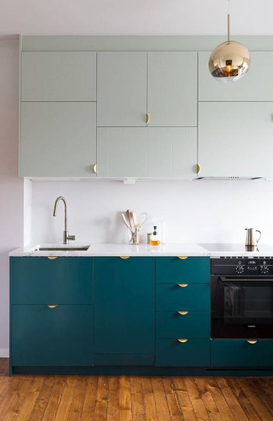 keuken in mintkleur met smaragd
