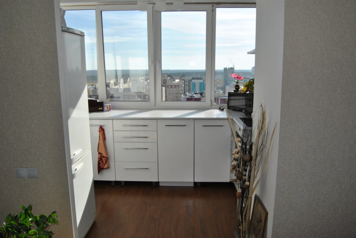 inrichting van de keuken op de loggia