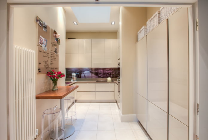 kleine keuken in een nis in het interieur