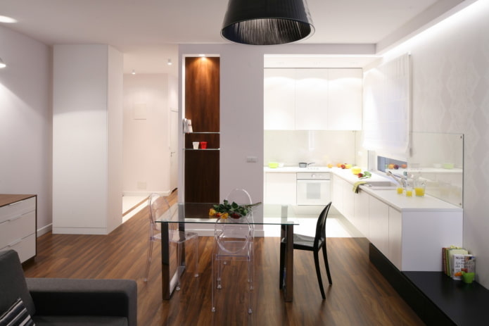 nis met een raam in een eenkamerappartement