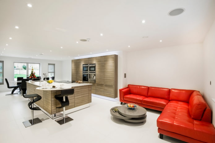 rode bank in het keukeninterieur