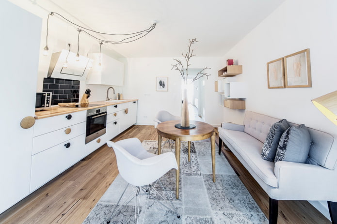 bank in het keukeninterieur in Scandinavische stijl