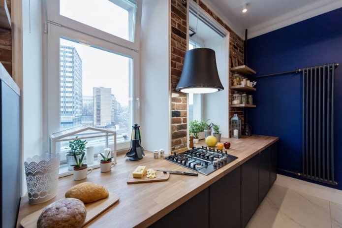 twee ramen in de keuken