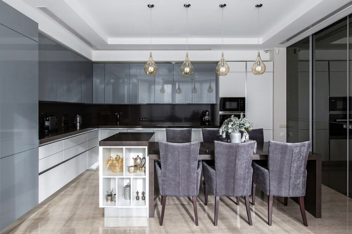eiland met eettafel in het keukeninterieur