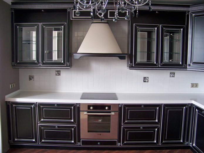 zwarte keuken met patina