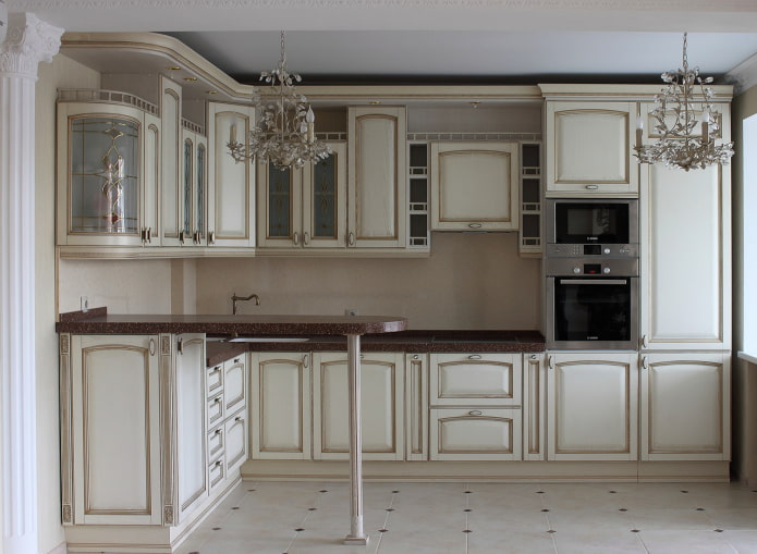 beige keuken met donkere patina
