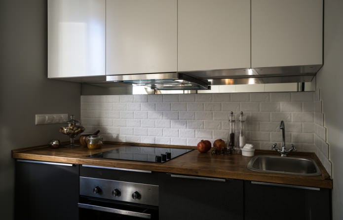 moderne keukenset met een aanrechtblad van MDF-paneel