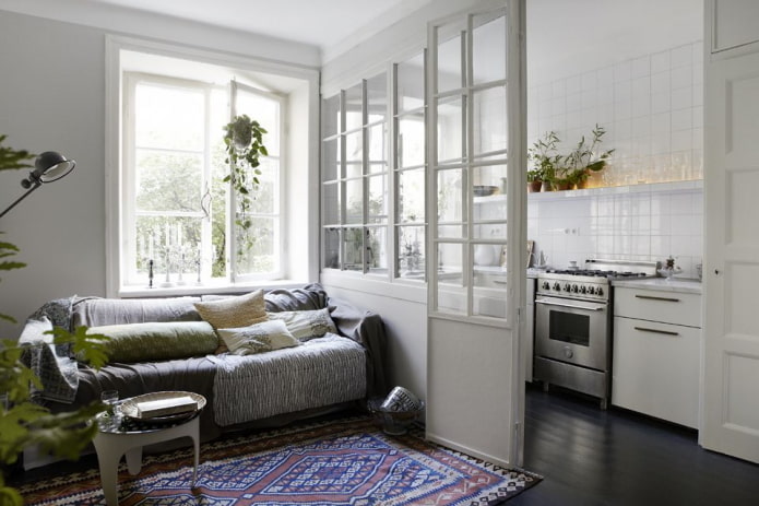interieur van een keukenstudio met een scheidingswand