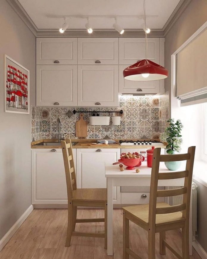 renovatie met rode accenten