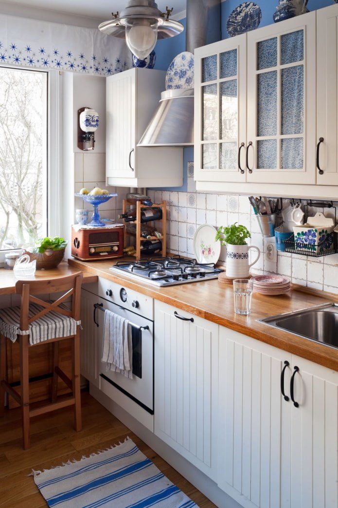 blauwe accenten in de keuken