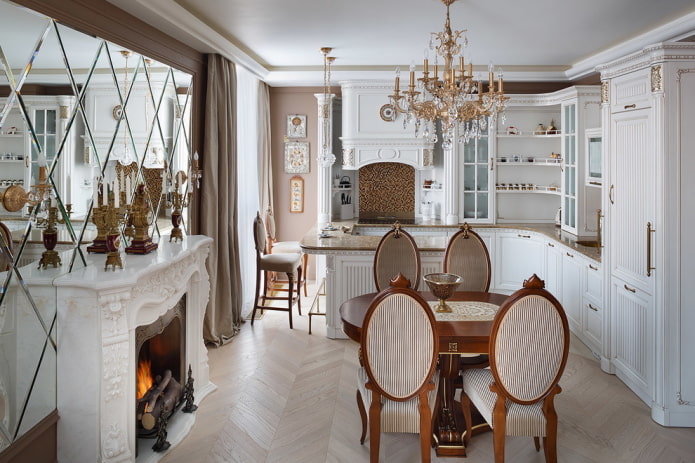 klassieke keuken in het interieur van het huis