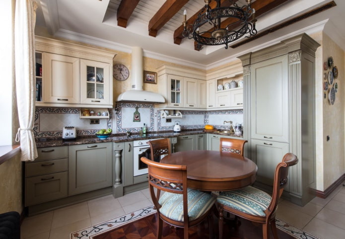 meubels in het interieur van een klassieke keuken