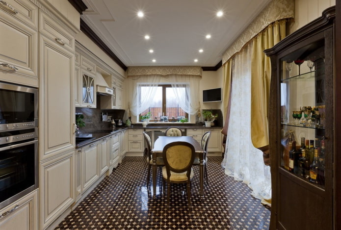 klassieke keuken in het interieur van het huis