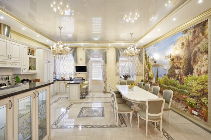 klassieke keuken in het interieur van het huis