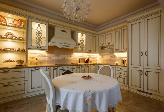 verlichting in het interieur van een klassieke keuken