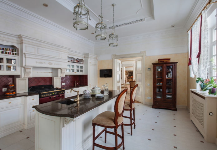 meubels in het interieur van een klassieke keuken