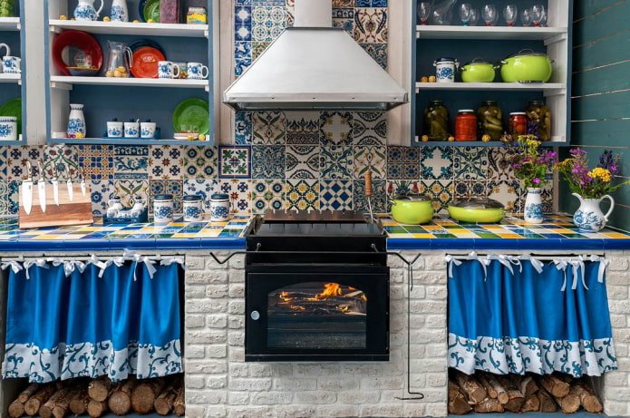 Servies op open planken