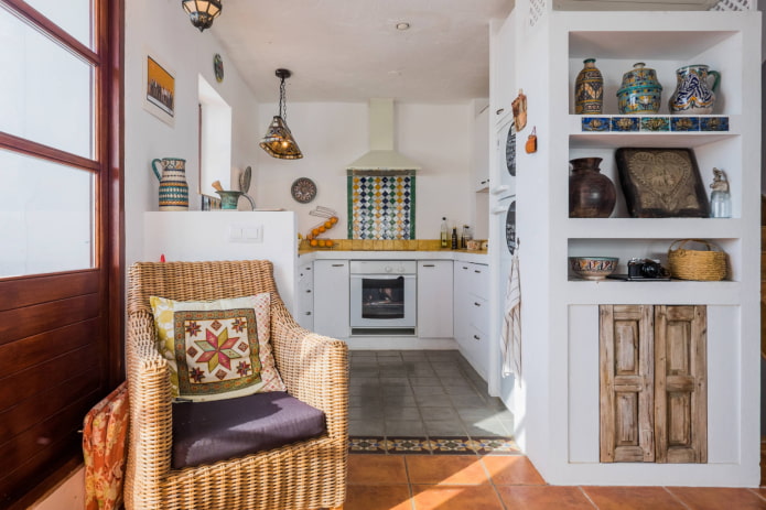 Rieten stoel in de woonkamer